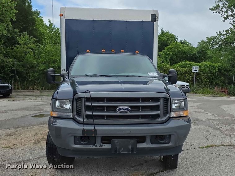 image for item FH6143 2002 Ford F450 Super Duty XL box truck