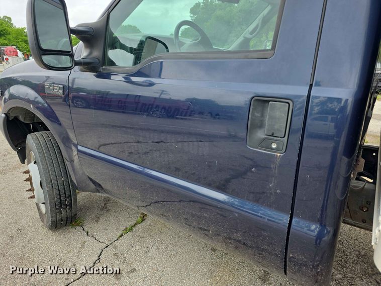 image for item FH6143 2002 Ford F450 Super Duty XL box truck