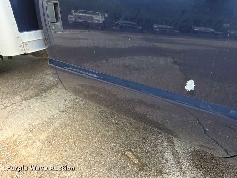 image for item FH6143 2002 Ford F450 Super Duty XL box truck