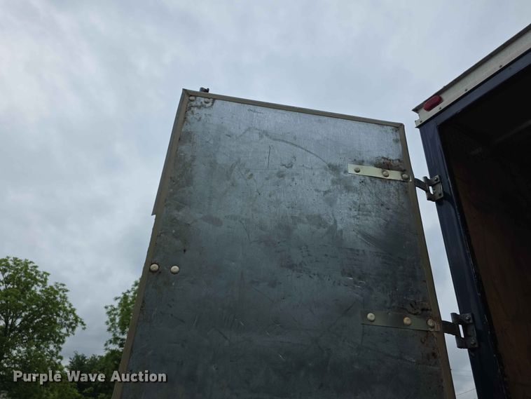 image for item FH6143 2002 Ford F450 Super Duty XL box truck