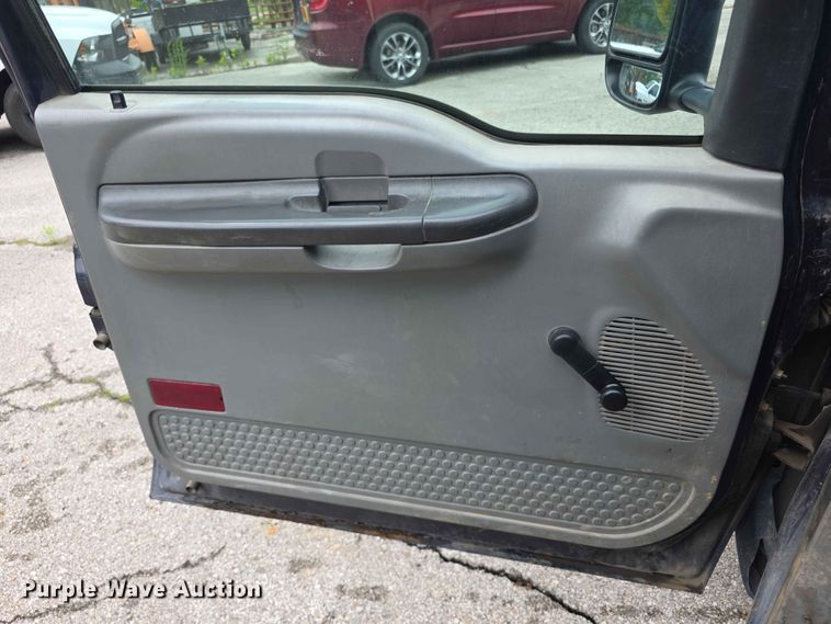 image for item FH6143 2002 Ford F450 Super Duty XL box truck