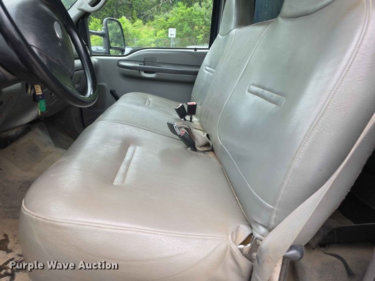 image for item FH6143 2002 Ford F450 Super Duty XL box truck