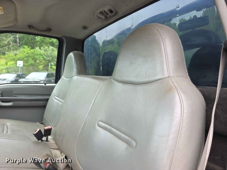 image for item FH6143 2002 Ford F450 Super Duty XL box truck