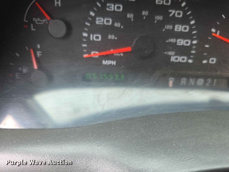 image for item FH6143 2002 Ford F450 Super Duty XL box truck