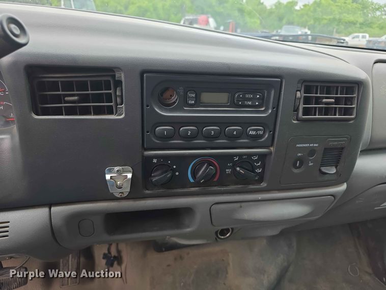 image for item FH6143 2002 Ford F450 Super Duty XL box truck