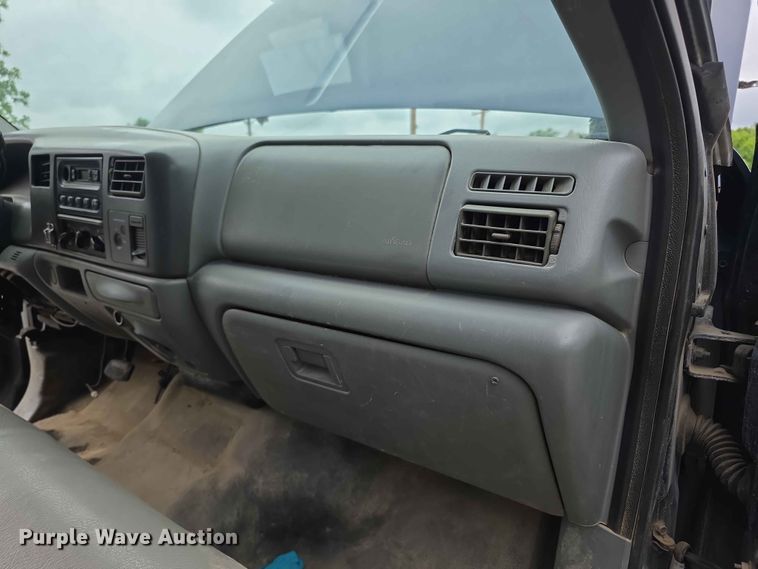 image for item FH6143 2002 Ford F450 Super Duty XL box truck