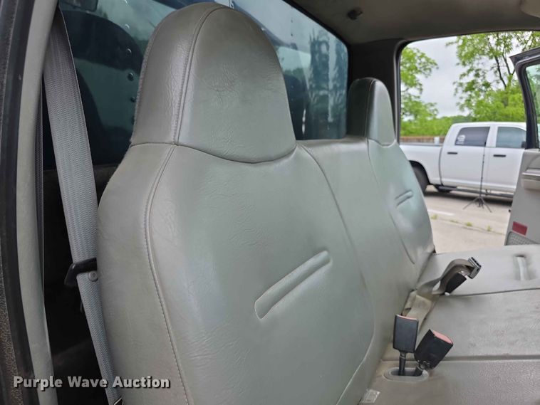 image for item FH6143 2002 Ford F450 Super Duty XL box truck