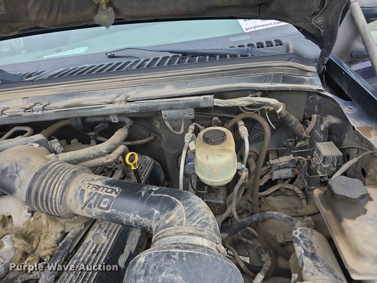 image for item FH6143 2002 Ford F450 Super Duty XL box truck