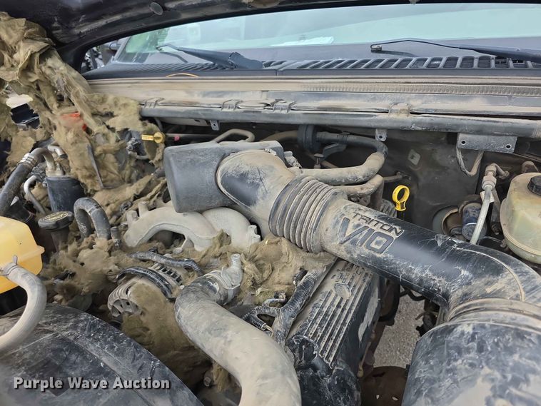 image for item FH6143 2002 Ford F450 Super Duty XL box truck