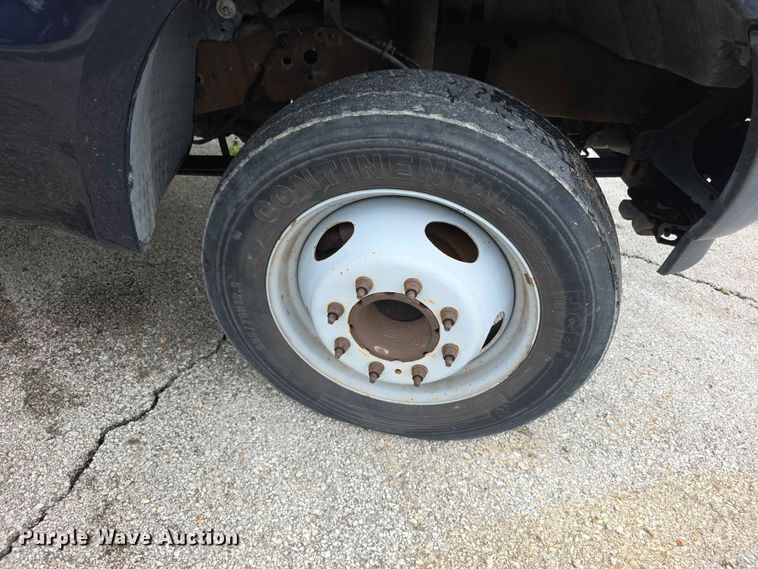 image for item FH6143 2002 Ford F450 Super Duty XL box truck