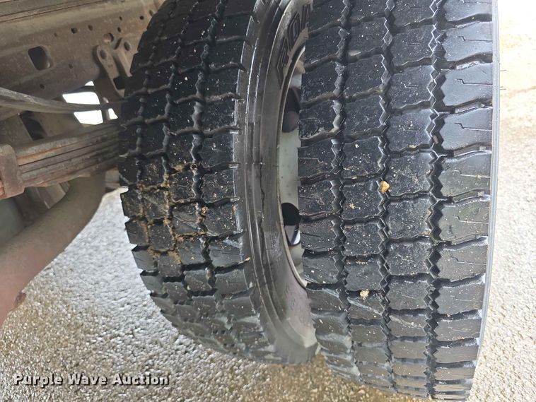 image for item FH6143 2002 Ford F450 Super Duty XL box truck