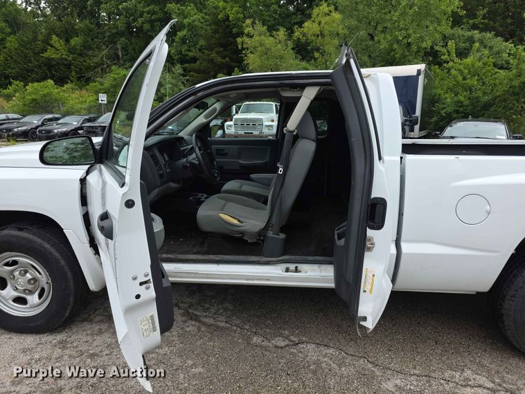 image for item FH6144 2008 Dodge Dakota Ext. Cab pickup truck