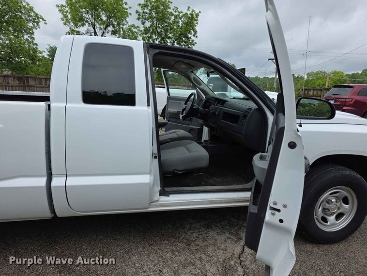 image for item FH6144 2008 Dodge Dakota Ext. Cab pickup truck