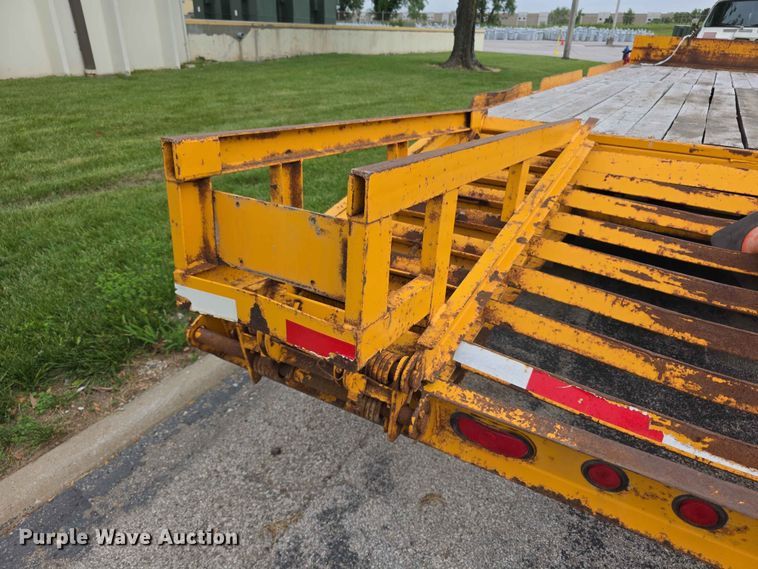 image for item FH6218 1999 Holden HCZ24KT equipment trailer