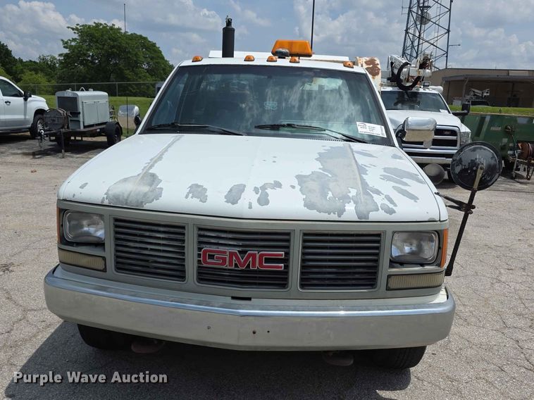 image for item FH6220 1992 GMC Sierra C3500 street sweeper truck