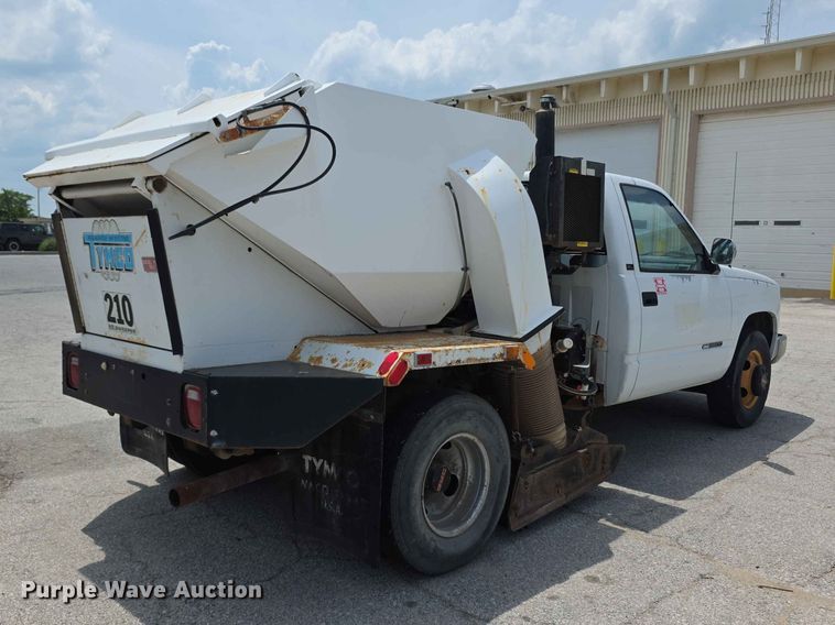 image for item FH6220 1992 GMC Sierra C3500 street sweeper truck