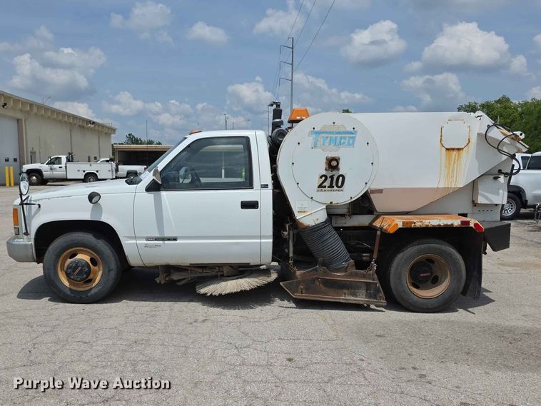 image for item FH6220 1992 GMC Sierra C3500 street sweeper truck