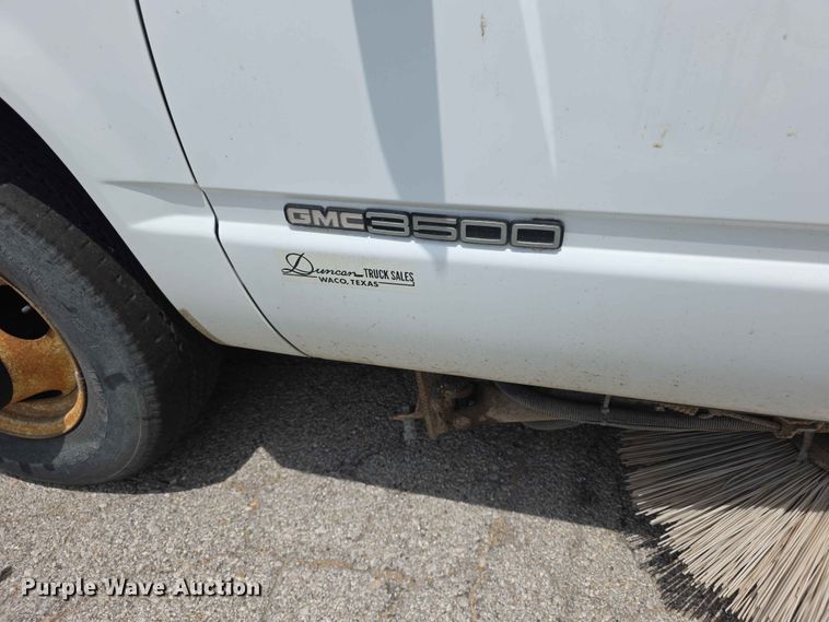 image for item FH6220 1992 GMC Sierra C3500 street sweeper truck