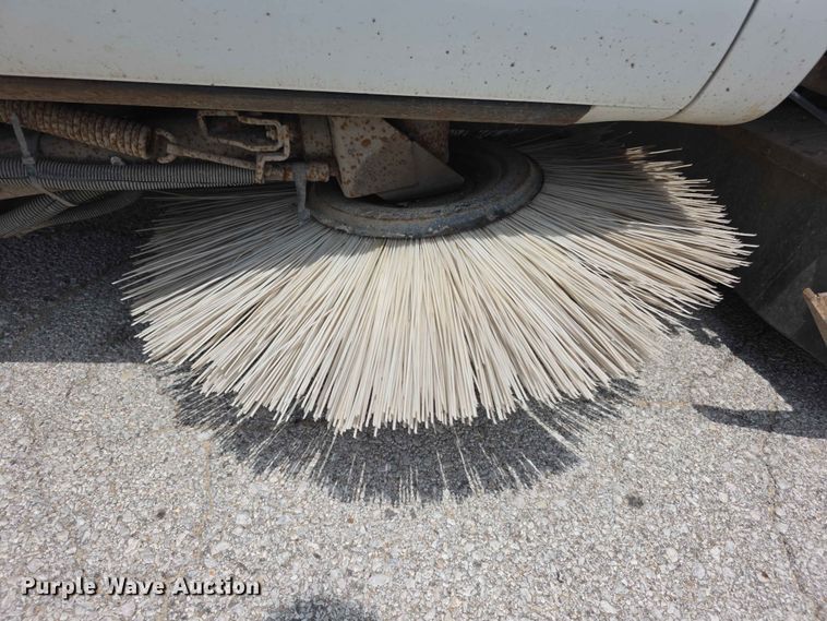 image for item FH6220 1992 GMC Sierra C3500 street sweeper truck