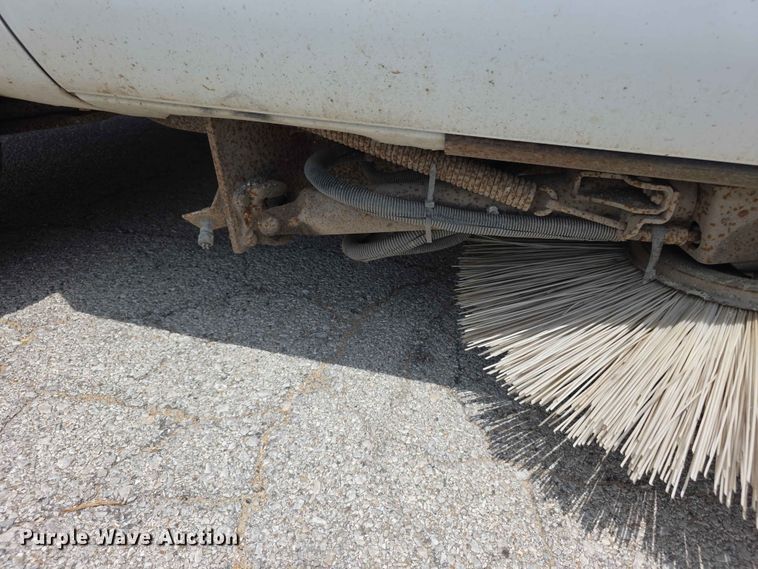 image for item FH6220 1992 GMC Sierra C3500 street sweeper truck