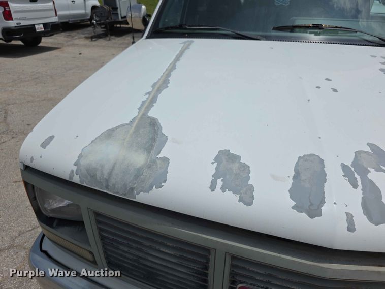 image for item FH6220 1992 GMC Sierra C3500 street sweeper truck
