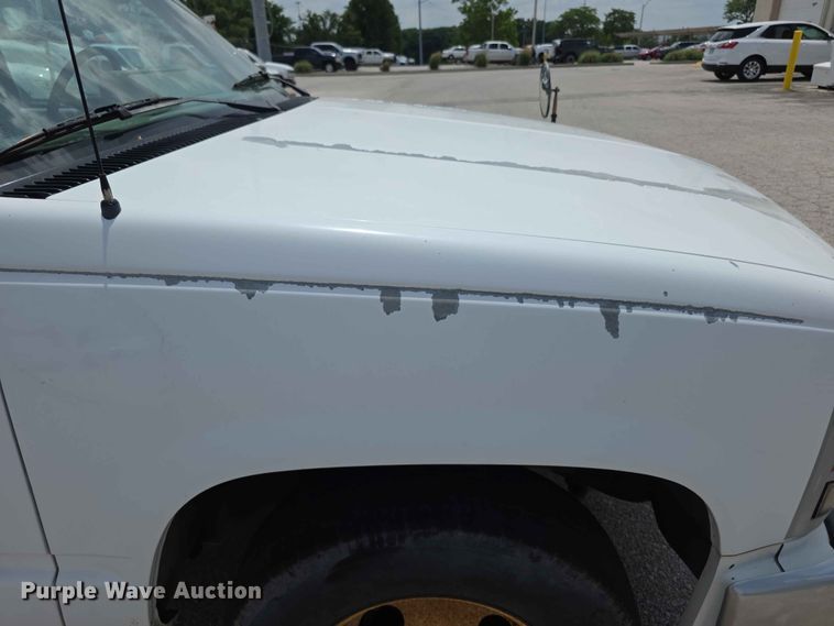 image for item FH6220 1992 GMC Sierra C3500 street sweeper truck
