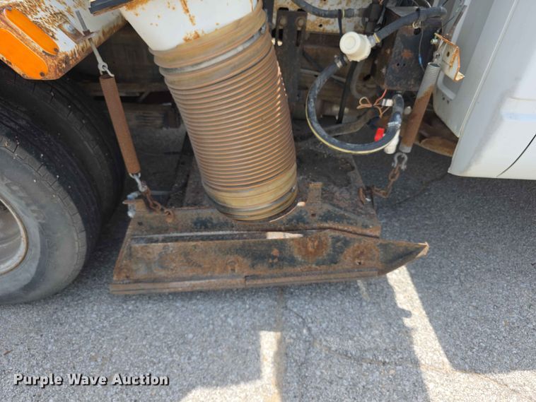 image for item FH6220 1992 GMC Sierra C3500 street sweeper truck