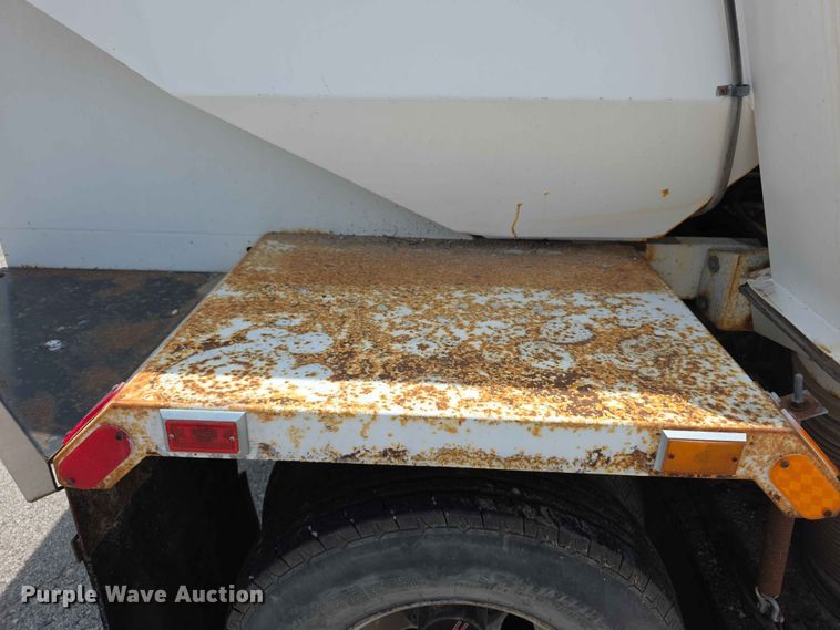 image for item FH6220 1992 GMC Sierra C3500 street sweeper truck