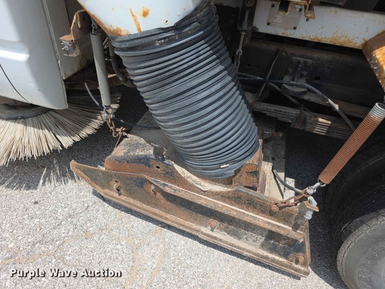 image for item FH6220 1992 GMC Sierra C3500 street sweeper truck