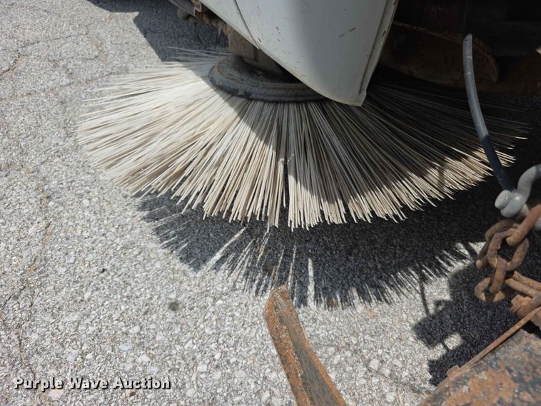 image for item FH6220 1992 GMC Sierra C3500 street sweeper truck