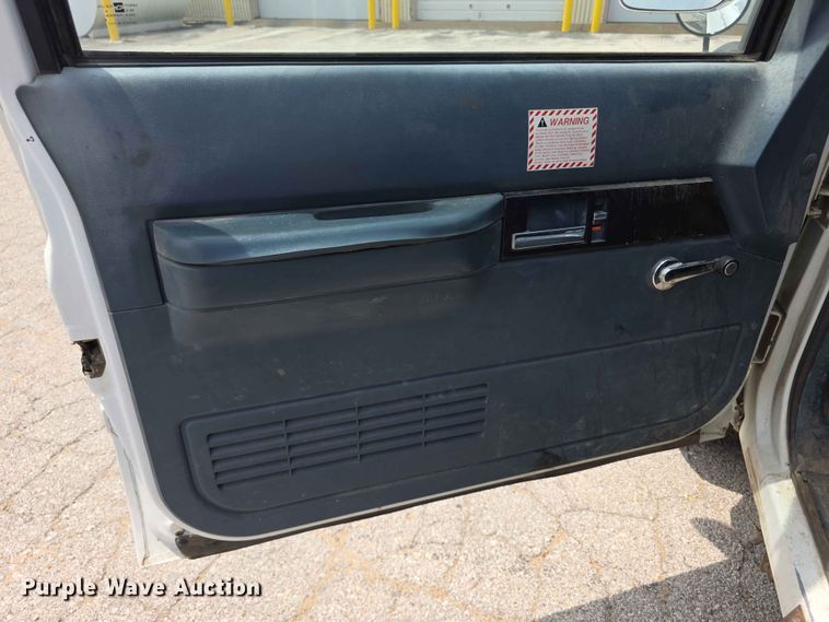 image for item FH6220 1992 GMC Sierra C3500 street sweeper truck