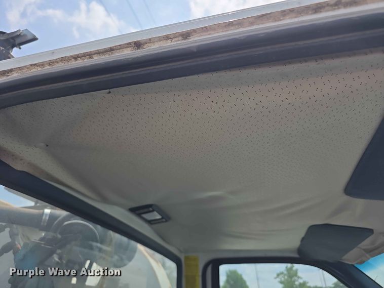 image for item FH6220 1992 GMC Sierra C3500 street sweeper truck