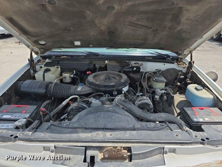 image for item FH6220 1992 GMC Sierra C3500 street sweeper truck