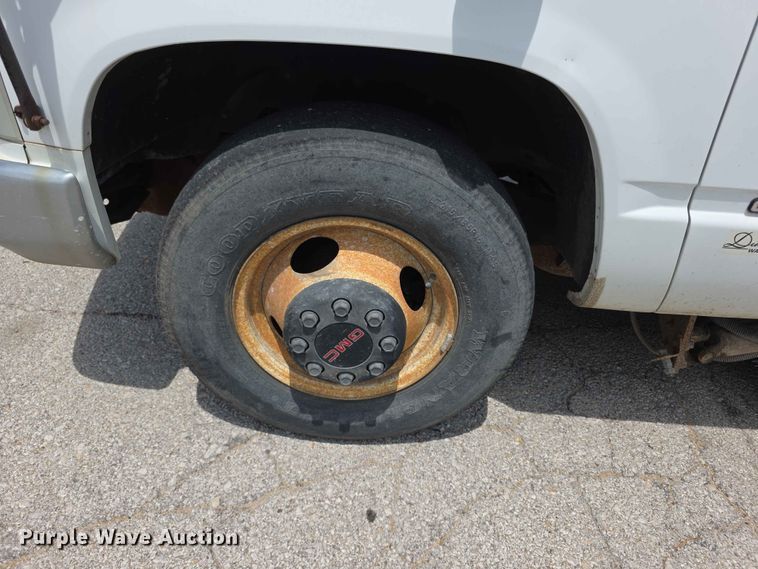 image for item FH6220 1992 GMC Sierra C3500 street sweeper truck