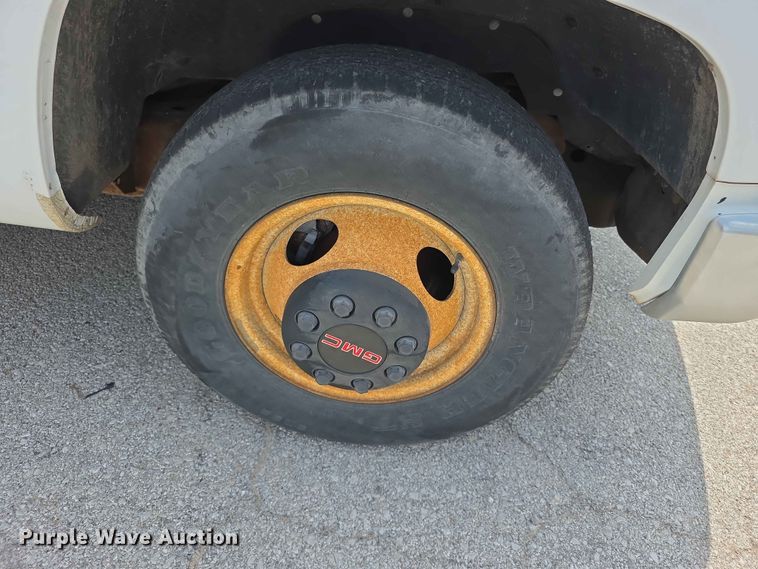 image for item FH6220 1992 GMC Sierra C3500 street sweeper truck