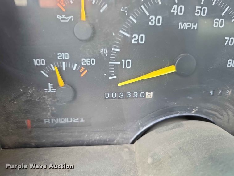 image for item FH6220 1992 GMC Sierra C3500 street sweeper truck