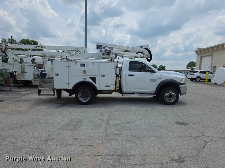 image for item FH6221 2015 Dodge Ram 5500HD bucket truck