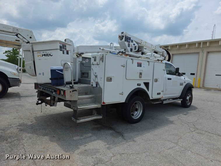 image for item FH6221 2015 Dodge Ram 5500HD bucket truck
