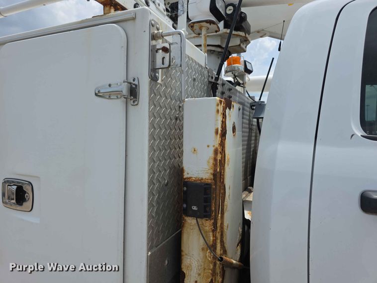 image for item FH6221 2015 Dodge Ram 5500HD bucket truck