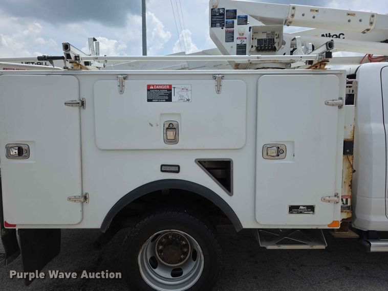 image for item FH6221 2015 Dodge Ram 5500HD bucket truck