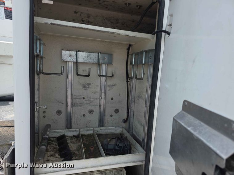image for item FH6221 2015 Dodge Ram 5500HD bucket truck