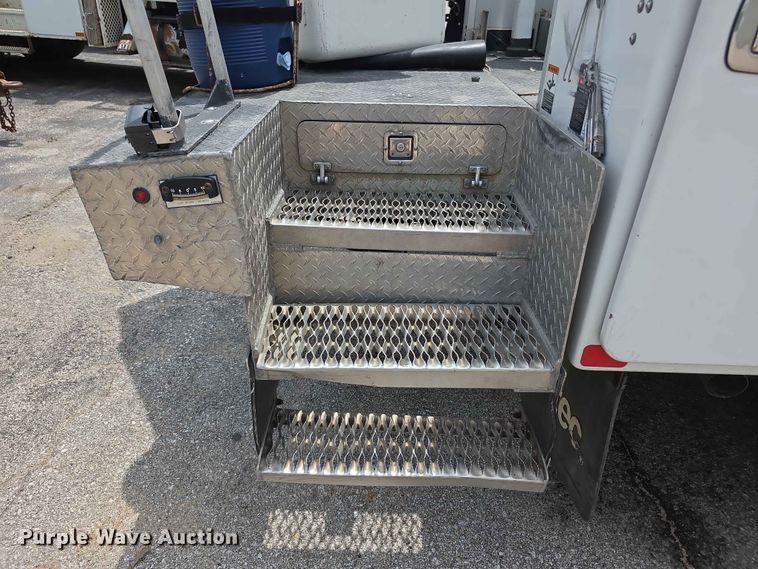 image for item FH6221 2015 Dodge Ram 5500HD bucket truck