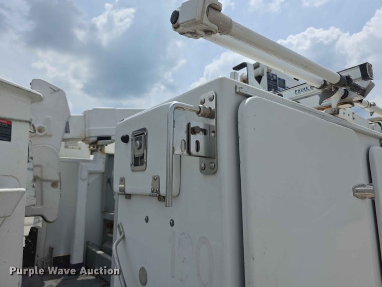 image for item FH6221 2015 Dodge Ram 5500HD bucket truck