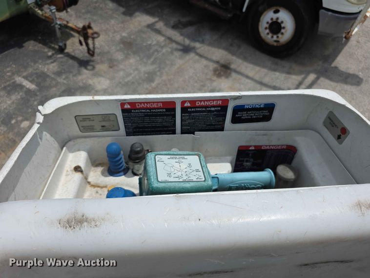 image for item FH6221 2015 Dodge Ram 5500HD bucket truck