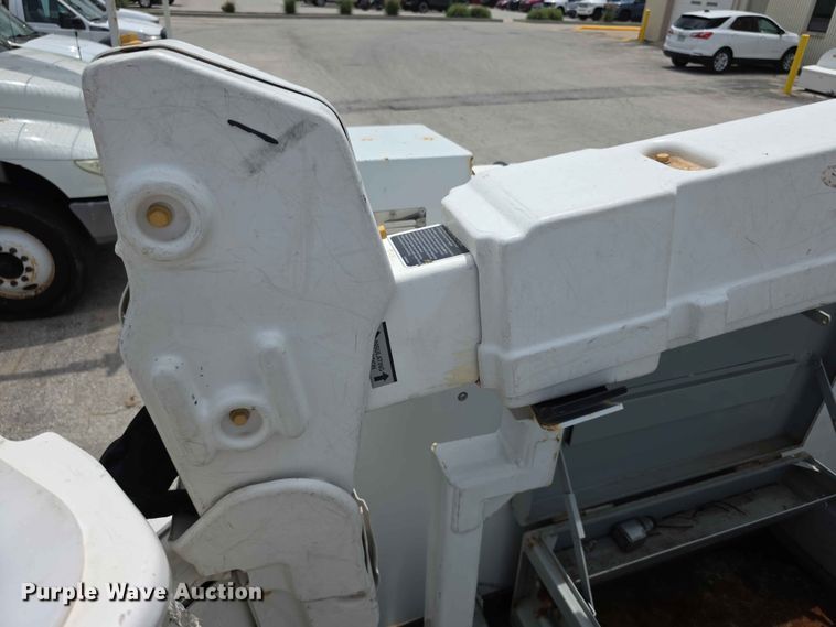 image for item FH6221 2015 Dodge Ram 5500HD bucket truck