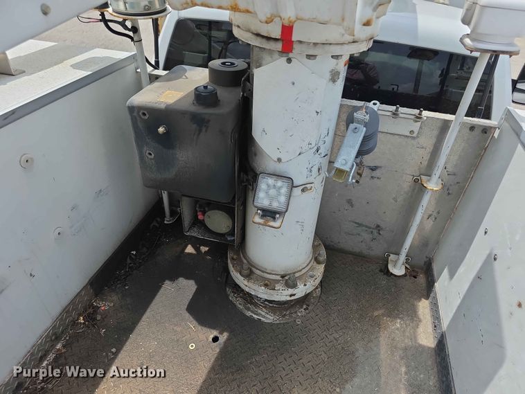 image for item FH6221 2015 Dodge Ram 5500HD bucket truck