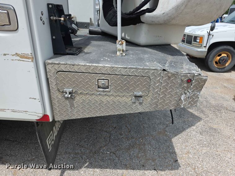 image for item FH6221 2015 Dodge Ram 5500HD bucket truck