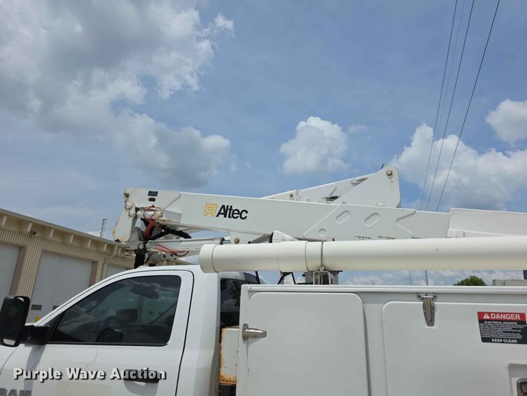 image for item FH6221 2015 Dodge Ram 5500HD bucket truck