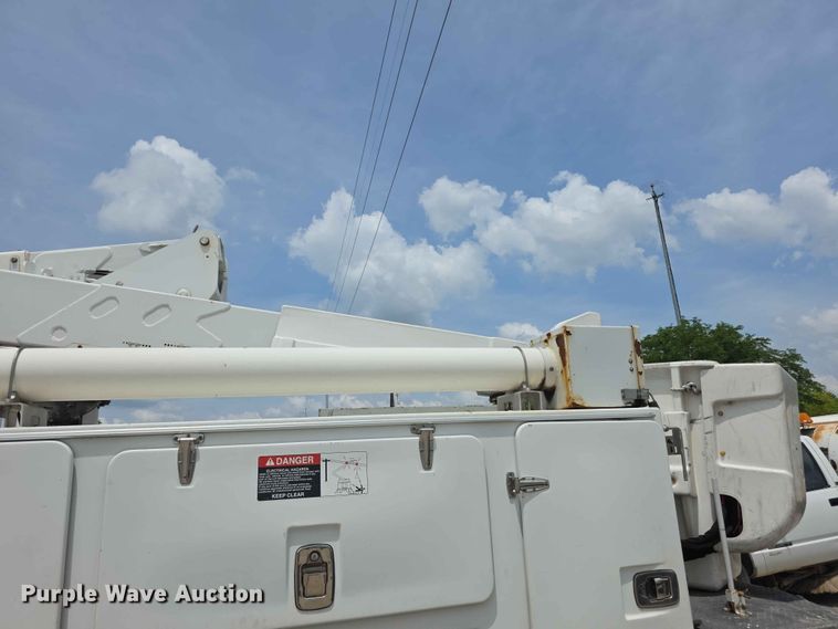 image for item FH6221 2015 Dodge Ram 5500HD bucket truck