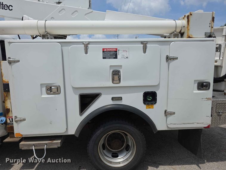 image for item FH6221 2015 Dodge Ram 5500HD bucket truck